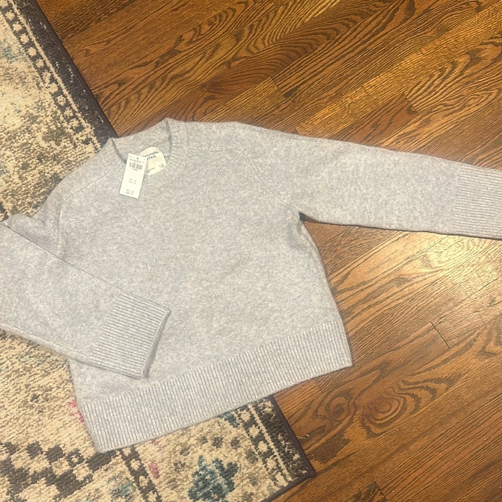A&F brand new light grey Madeline crew sweater size XS